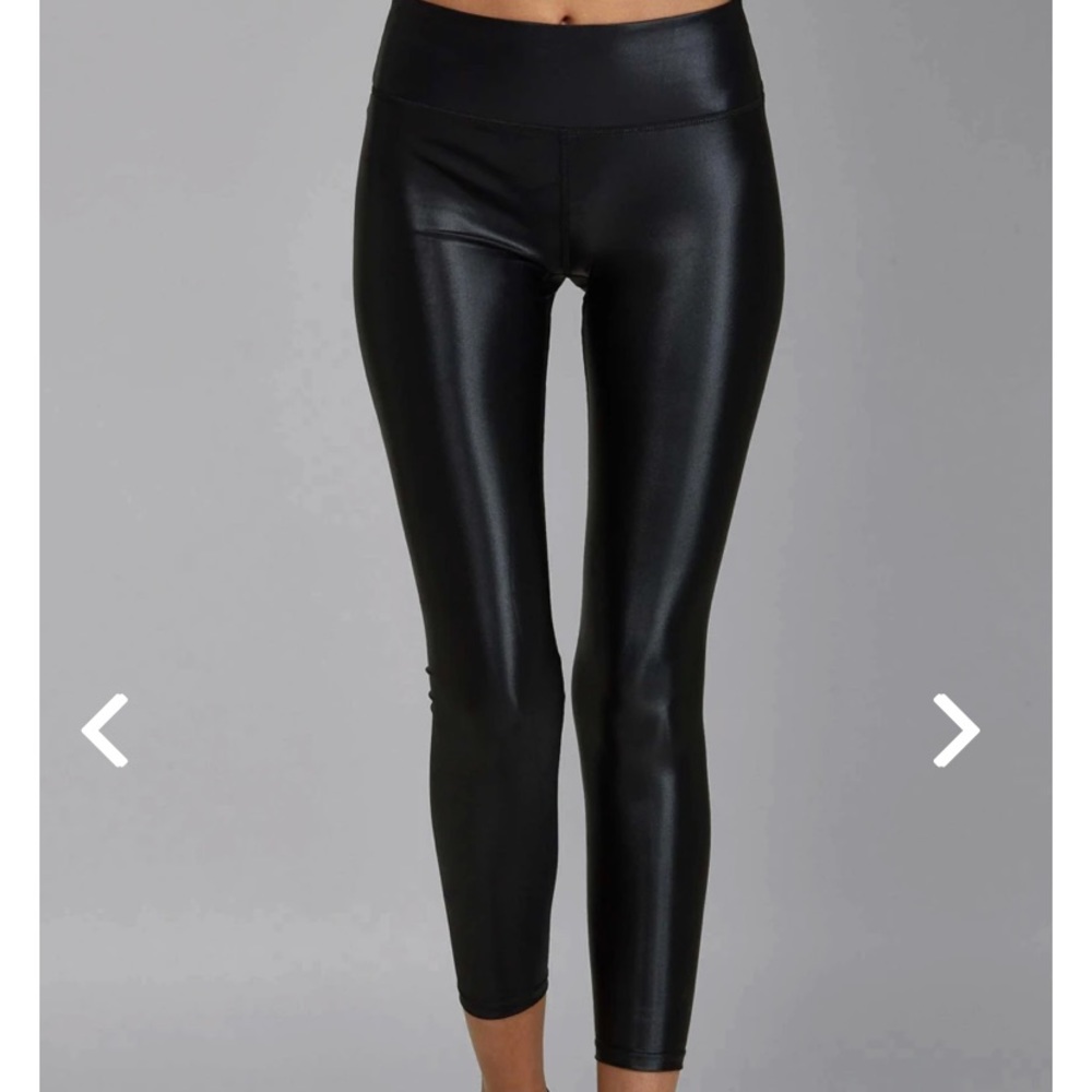 NWT Noli Yoga Liquid 7/8 Legging - Black Gloss